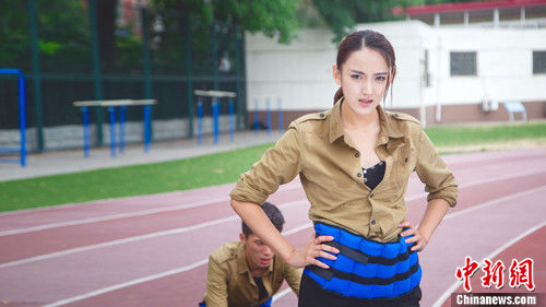 《麻辣变形计》开播 "冷面女王"艾晓琪颠覆套路