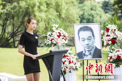 ������ǰ����չٻ�һ������Сǰ̨����ת�����³�