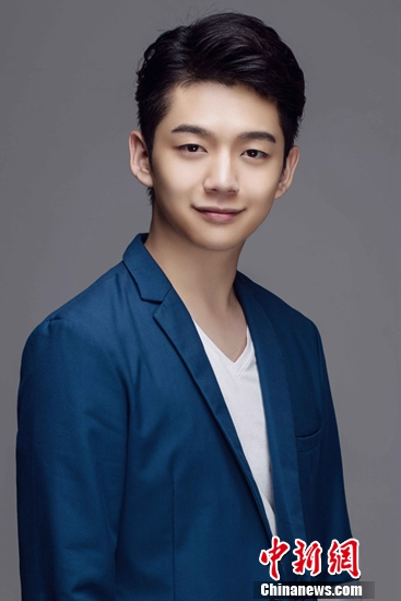 徐子力曝光初秋写真简约随性暖意十足