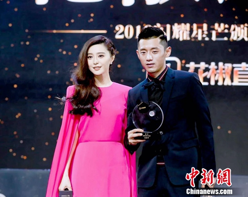 �ż̿Ƴ���ֱ����������չ����Ĭ��Цһ��