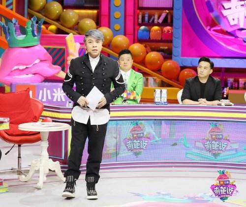 黄磊《奇葩说》遭何炅调侃蔡康永首秀“起立”辩论