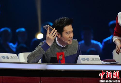 《出彩中国人》李谷一隔空教学