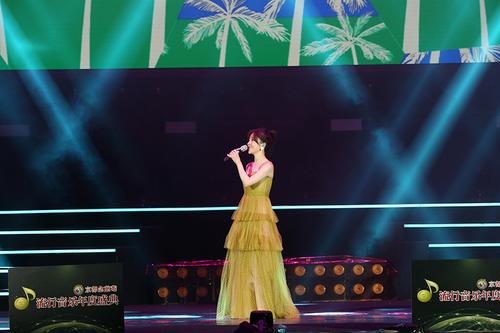 冯提莫音乐盛典获两项大奖将开首场个唱