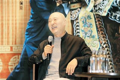 65岁陈佩斯带病演出：辛苦是演员的本分