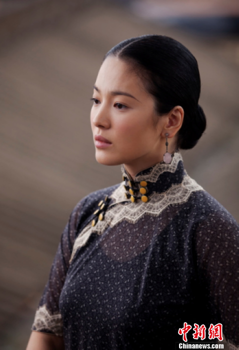 一代宗师曝叶问夫妻照宋慧乔穿旗袍性感