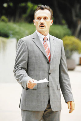 《越狱》第四季回归 "米帅"告别性感文身(组图)(2)