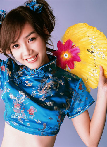 话题超女陈怡穿旗袍露蛮腰卖弄中国风情图2