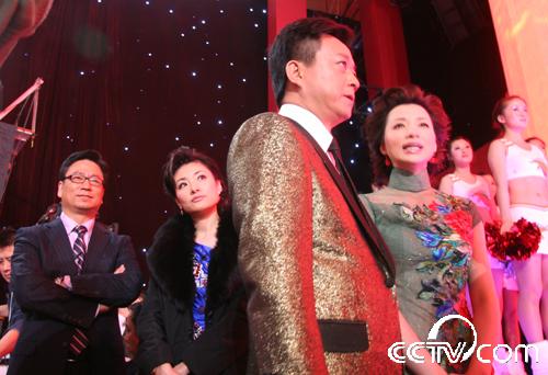 组图:央视春晚主持人后台揭秘照(5)