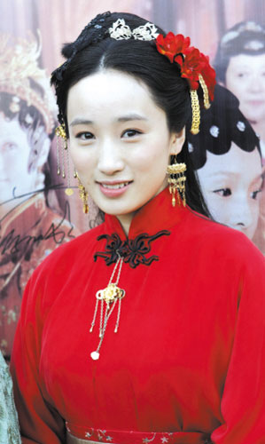 "袭人"红装吓坏人