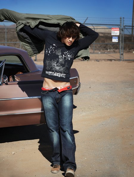 rain沙漠中露性感耻骨秀身材尽显男人美图