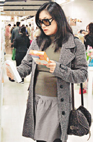 方中信20万租岛娶莫可欣 待宝宝出生后再结婚