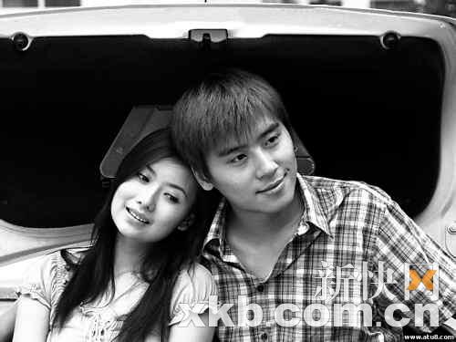 马可和yoyo点击查看其它图片受汶川大地震影响,湖南卫视"快男"比赛并