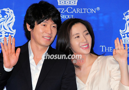 组图韩星宋允儿薛景求宣布本月28日完婚