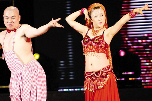 程野,郝莎莎表演印度舞蹈