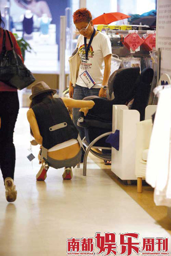 怀孕四个月,胡静已经开始为宝宝挑婴儿用品,心急如焚的豪门妈妈呀!