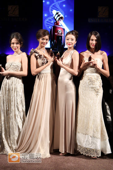 众名媛参加午宴大聚集 熊黛林低胸晚装艳压群芳