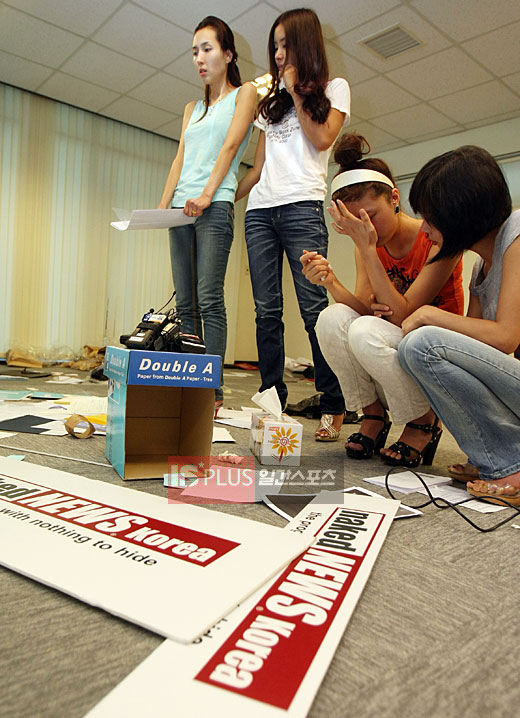 韩国裸体新闻遭停播 美女主播放声大哭(组图)(3)