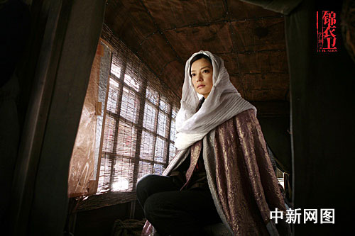 赵薇白纱蒙面飒爽骑马 卧湖畔与甄子丹谈情(图)(2)