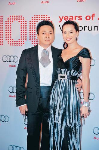 名模老公偷欢性感熟女 当街亲热明目张胆开房(图) (7)