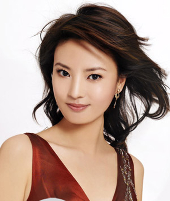 刘芳菲与贪官分手 贵妇打扮与奥迪男亲密出行(图)