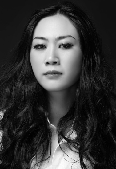 芙蓉姐姐发表性感宣言 穿白衫登封面妩媚撩人(图)(2)