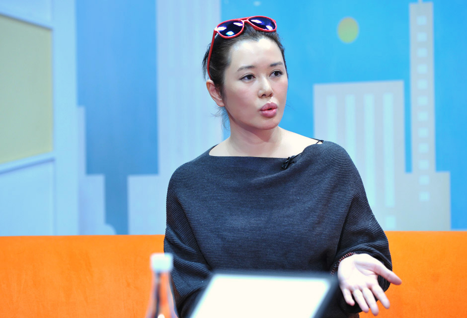 余男称从不规划未来 平时喜欢素颜去图书馆