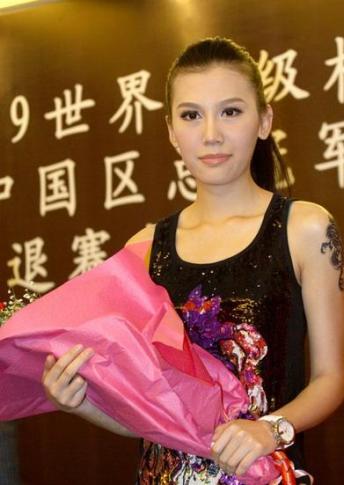 因文身遭质疑 世界超模大赛中国冠军王越退赛