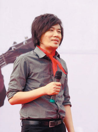 图文:卢庚戌容貌大变被疑整容