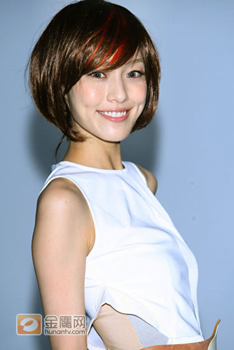 范玮琪戴假发宣传新专辑 暂无与黑人结婚计划(图)