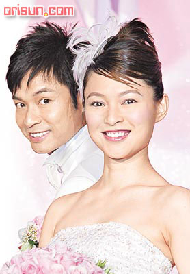 图文:香港演员郭晋安与欧倩怡迪士尼秘密结婚