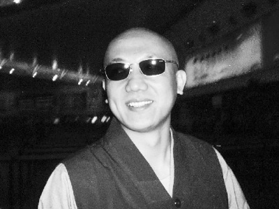 陈晓旭丈夫剃度后现身 称出家"很好很轻松"(图)