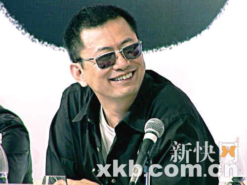 李安笑称妒忌又羡慕王家卫 戴墨镜模仿其形象(图)