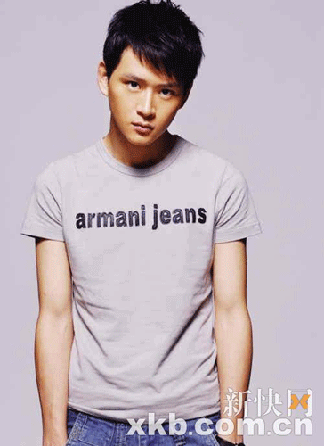 "岩男郎"黄明被曝傍上千万富姐 与海岩公司解约