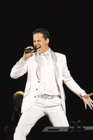 声乐教育家金铁霖点评:vitas高音唱法似青衣