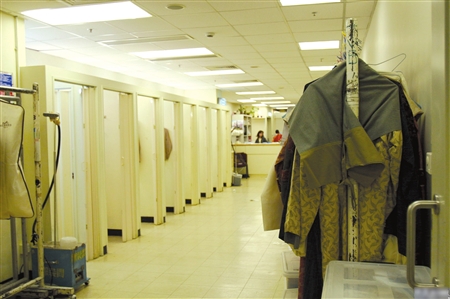 tvb明星工资低拍戏自带服装 艺人化妆间为公用