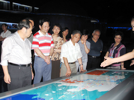 据中国侨联网消息,以全国政协常委,港澳台侨委员会副主任林兆枢为团长