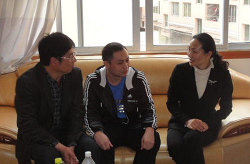 浙江丽水市侨办副主任慰问回乡旅日侨胞(图)