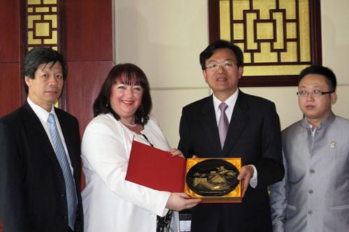 �й���������ϯ���Ӣ��������Ա������