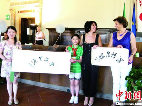 �Ϻ�����Сѧ�����⽻�������硰˵���й�