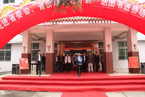 江西省开展“送图书进侨场”支持华侨农场发展