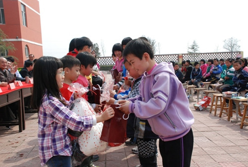 ɽ��������������֯��չ³�������Ļ�����