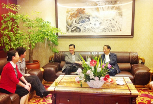 ���չ�Ա���̩�����������ϻ�᳤����ǿ��ͨ