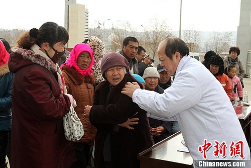 ͨѶ�����Ȱ���ʮ������ů��ʯɽ