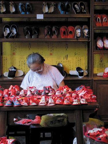 ���ݹ���Ь������ʷ����Ь��