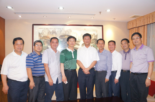 加拿大万锦市议员与多名侨领到访广东清远市侨联