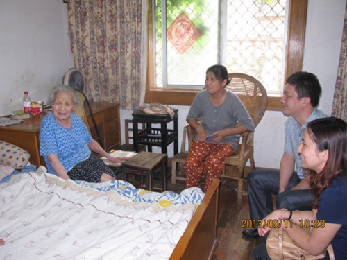 江苏南通市侨联中秋前夕看望南通最年长归侨