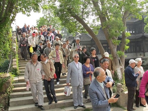 上海市侨联举行“侨界人士一日行”活动