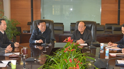 �й���������ί���λ����ٿ��־���ϯ������