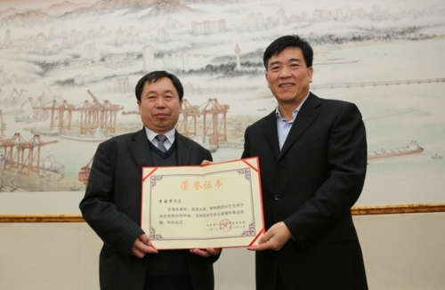 ���ʹ����ۼ���ɽ����ṫ����ҵ���ʳ�600��Ԫ