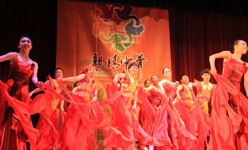 中国侨联“亲情中华”艺术团在纽约慰侨演出